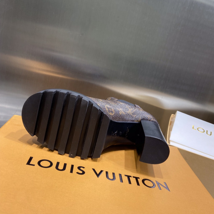 LOUS VUITO BROWN STAR TRAIL ANKLE BOOTS